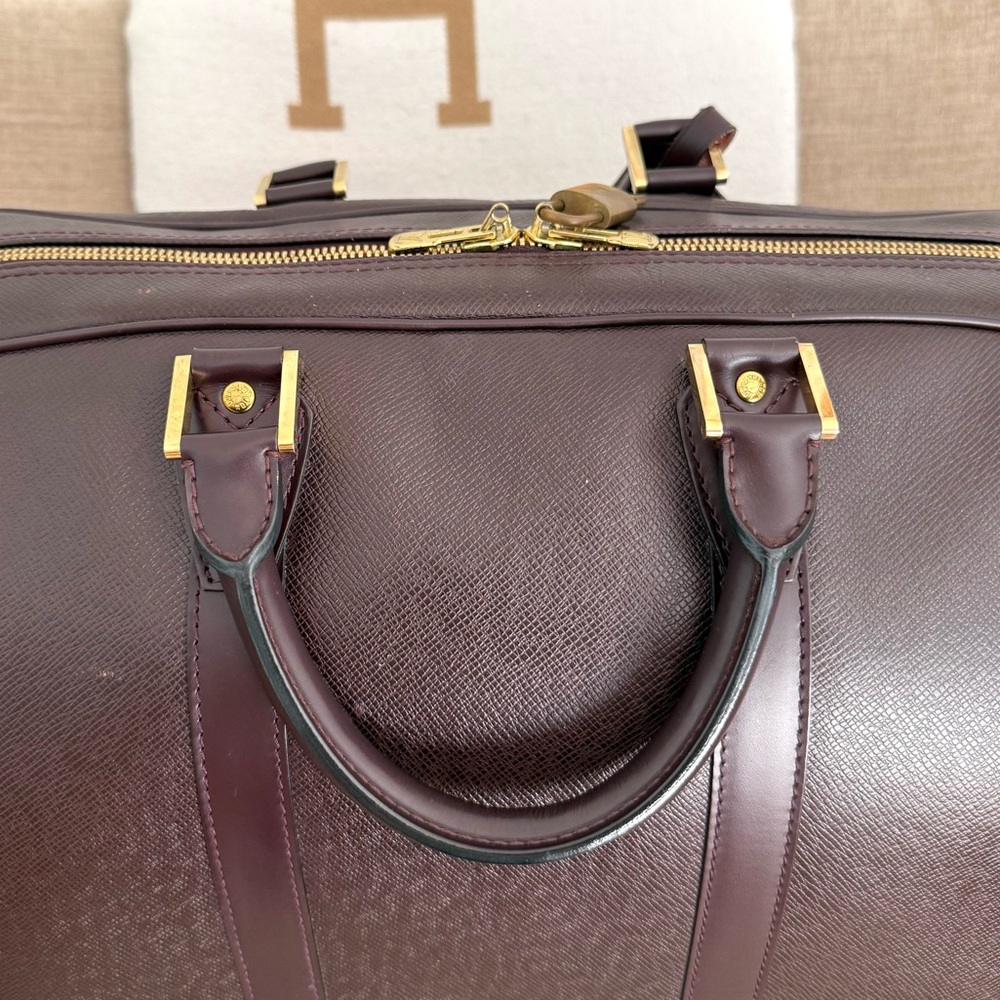 Authentic LOUIS VUITTON Taiga Kendall PM burgundy leather unisex travel bag - Picture 11 of 16